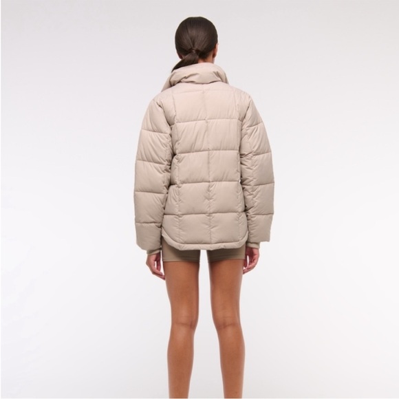 Abercrombie and Fitch ypb on the go puffer - Picture 3 of 5